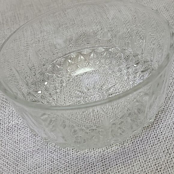 Arcoroc France Clear Glass Starburst Diamond Pattern Large Serving Bowl 9” - Picture 7 of 9